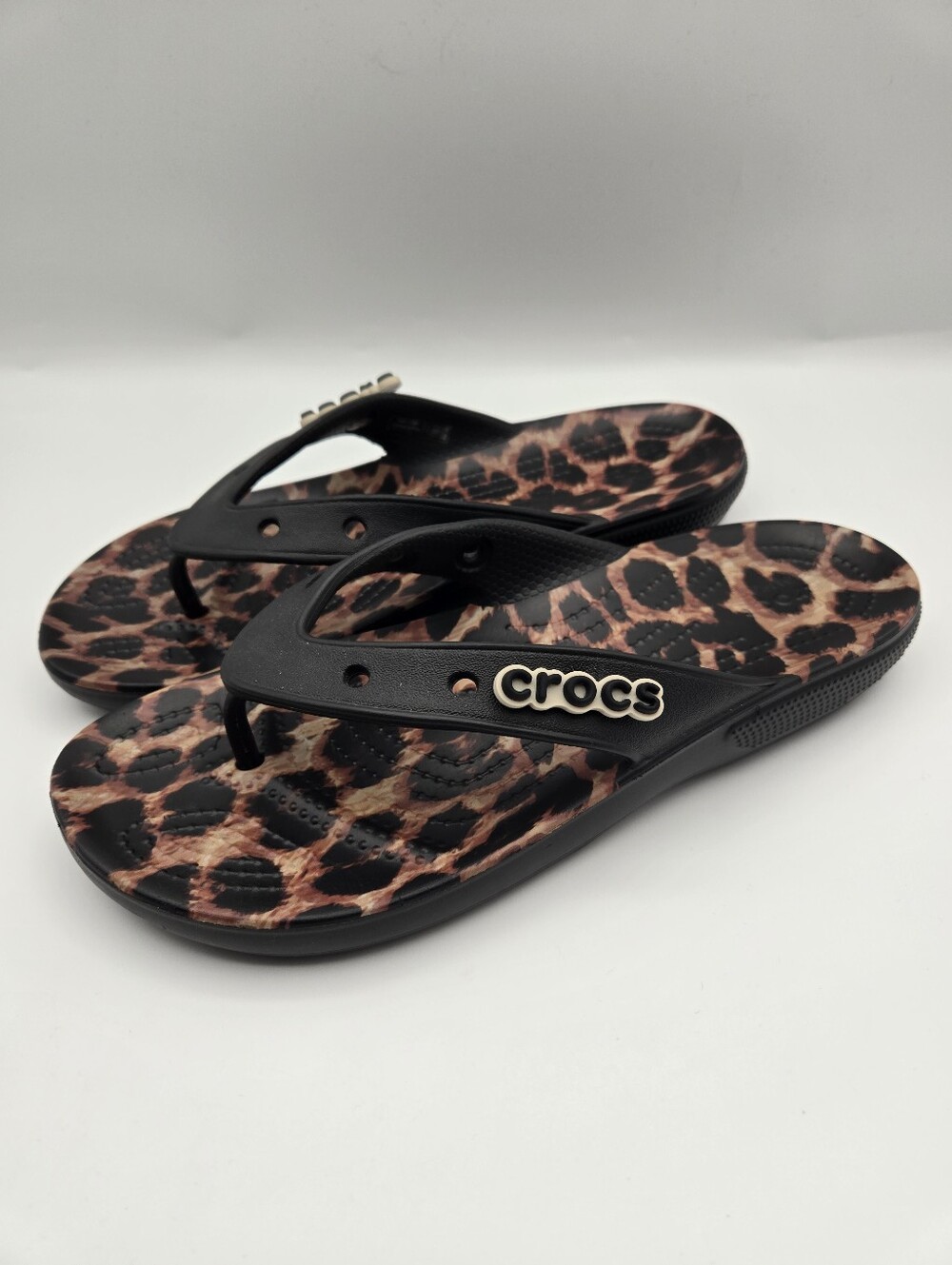 Crocs Classic Animal Remix Black Leopard Print Flip Flop Sandals Womens 8